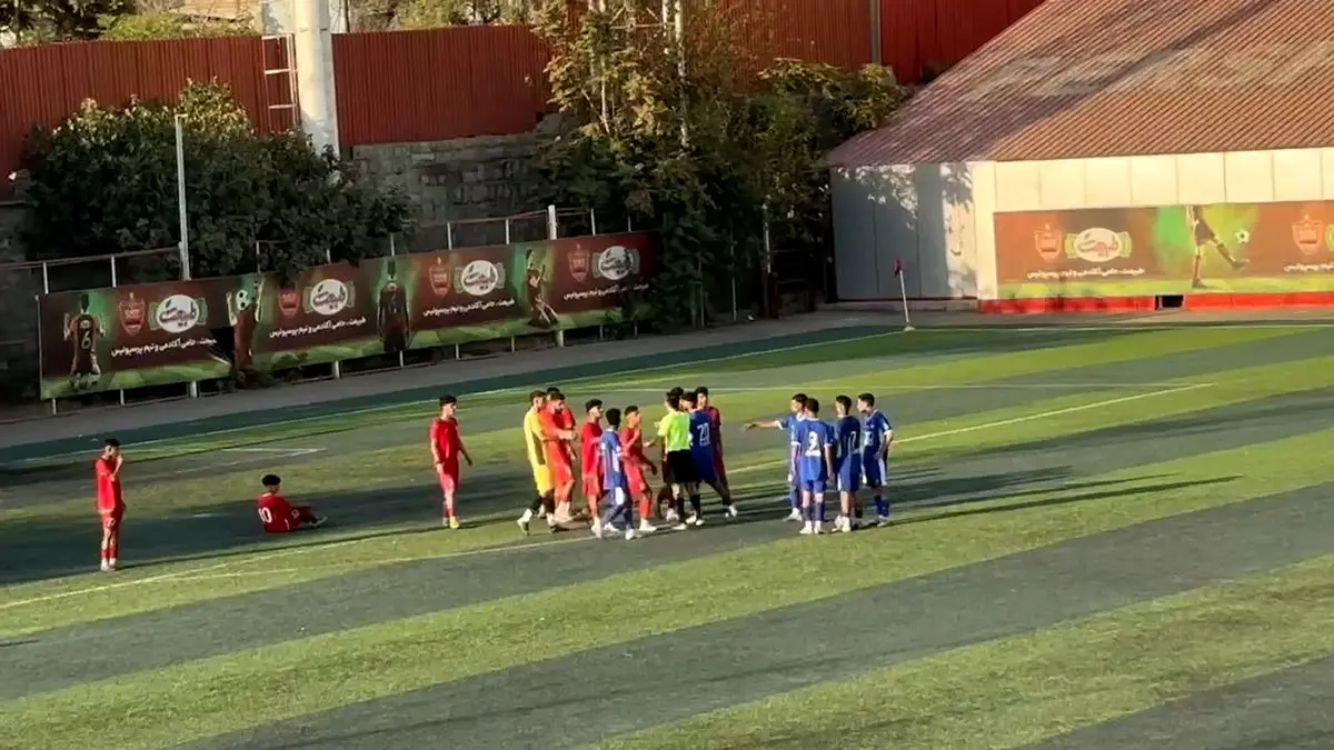 درگیری دوباره بازیکنان دو تیم پیش از ضربه ایستگاهی استقلال