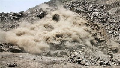 ریزش کوه در اتوبان قزوین-رشت (ویدیو)