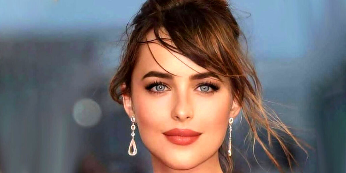 تتوی فارسی این ستاره مشهور هالیوود روی فرش قرمز کن، سوژه رسانهها شد