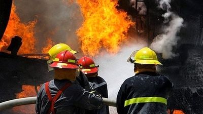 ‌ویدیویی بامزه از آتش‌نشانان شجاع آبادانی در حال خاموش کردن حریق پالایشگاه
