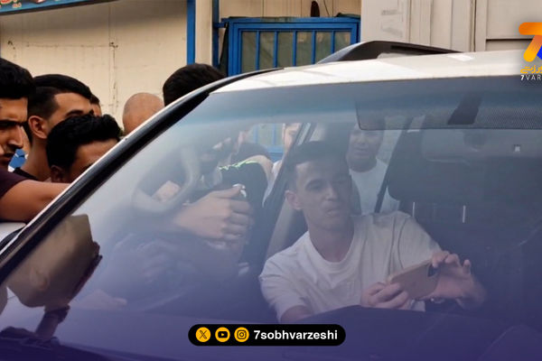 برخورد گرم یاسر آسانی با هواداران استقلال