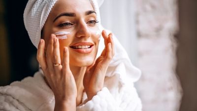 دلایل اصلی شوره‌سر؛ چرا پوست سرتون می‌ریزه؟