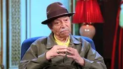  نگاهی به دکوراسیون مجلل و عهد بوقی علی نصیریان در شبی که میزبان پزشکیان و دخترش بود / از مبلمانی همرنگ با فرش تا پذیرایی با هندوانه و زولبیا بامیه همراه با آوازخوانی آقابزرگ سینما ... 