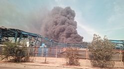 اولین تصاویر از نقطه انفجار و گودال ایجاد شده بندر رجایی در بندرعباس + ویدیو