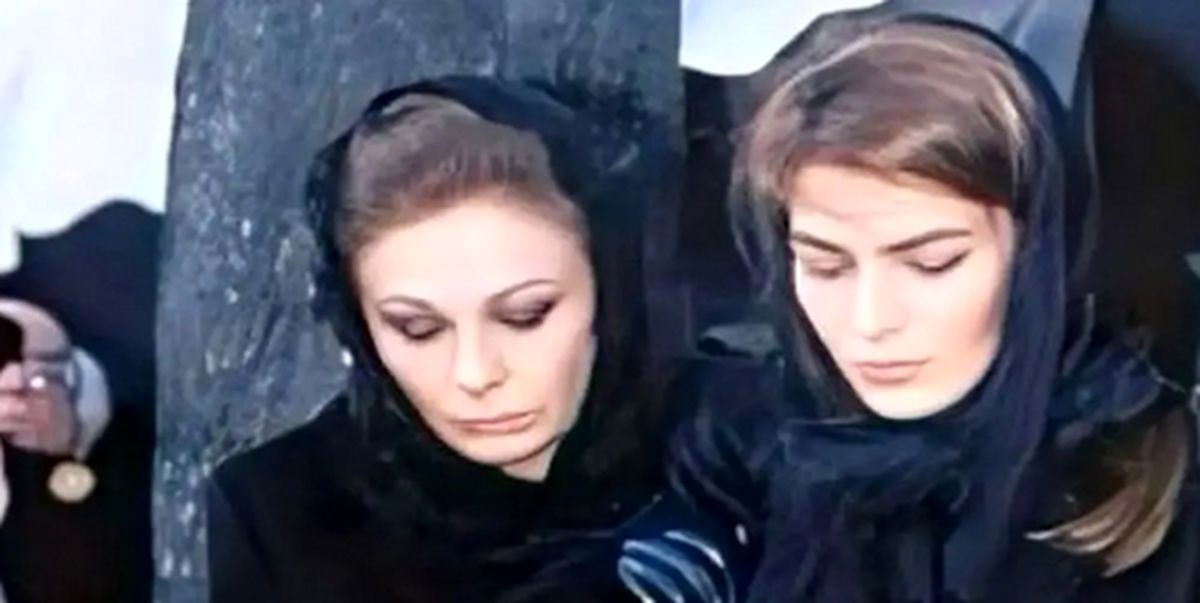  سفر در زمان/ فرح دیبا با ظاهری ژولیده سرمزار لیلا پهلوی/ سال 1387 