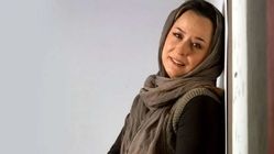 آزیتا حاجیان در کودکی در کنار برادر و پدرش در دهه 30 