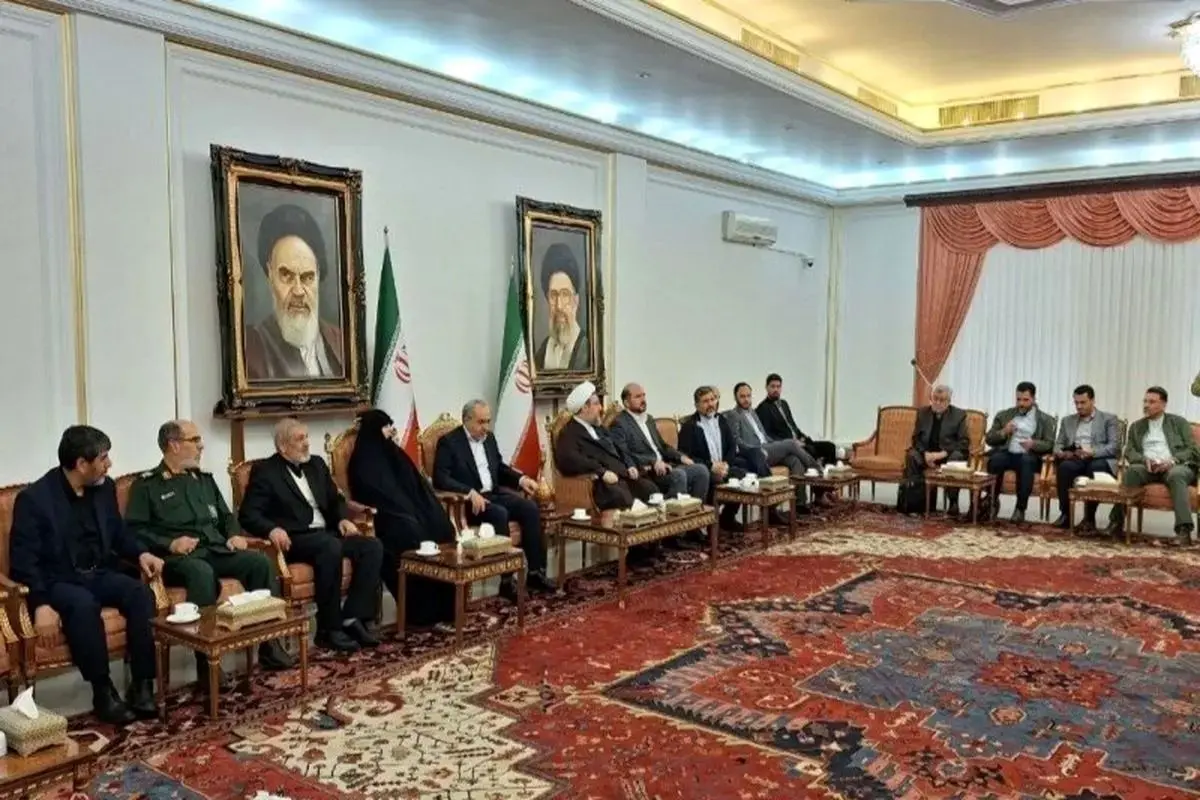 سالگرد شهادت ابراهیم رئیسی همراه با حضور خانواده شهیدان‌ پرواز اردیبهشت در ورزقان (ویدیو)