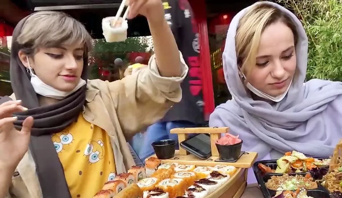 سوشی؛ بخوریم یا نخوریم؟ | خطرات جبرانناپذیری که این غذا به بار میآورد