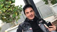عموپورنگ با چهره‌ای غمگین در حرم امام رضا
