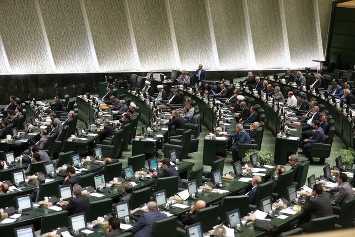 نام وزیر اقتصاد کی اعلام می‌شود؟