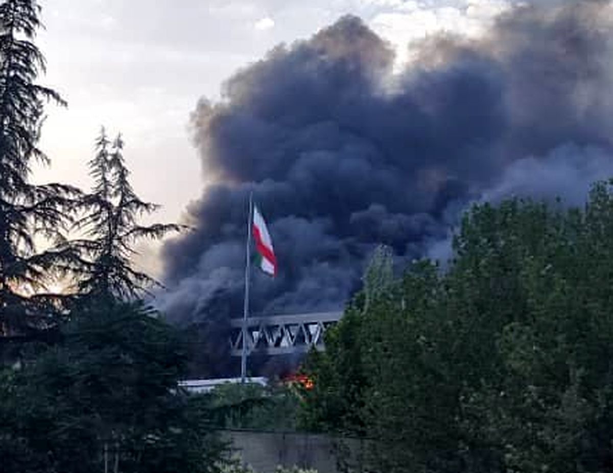 دود اطراف ساختمان صداوسیما را فرا گرفت + عکس