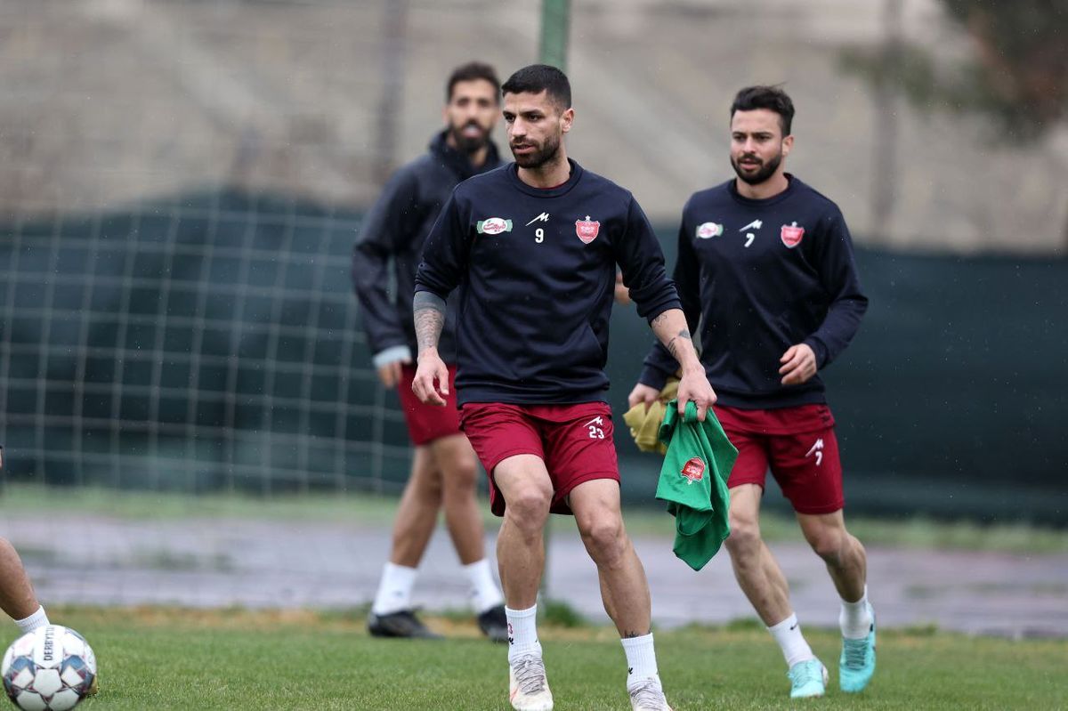 هافبک مصدوم پرسپولیس با لباس علیپور برگشت