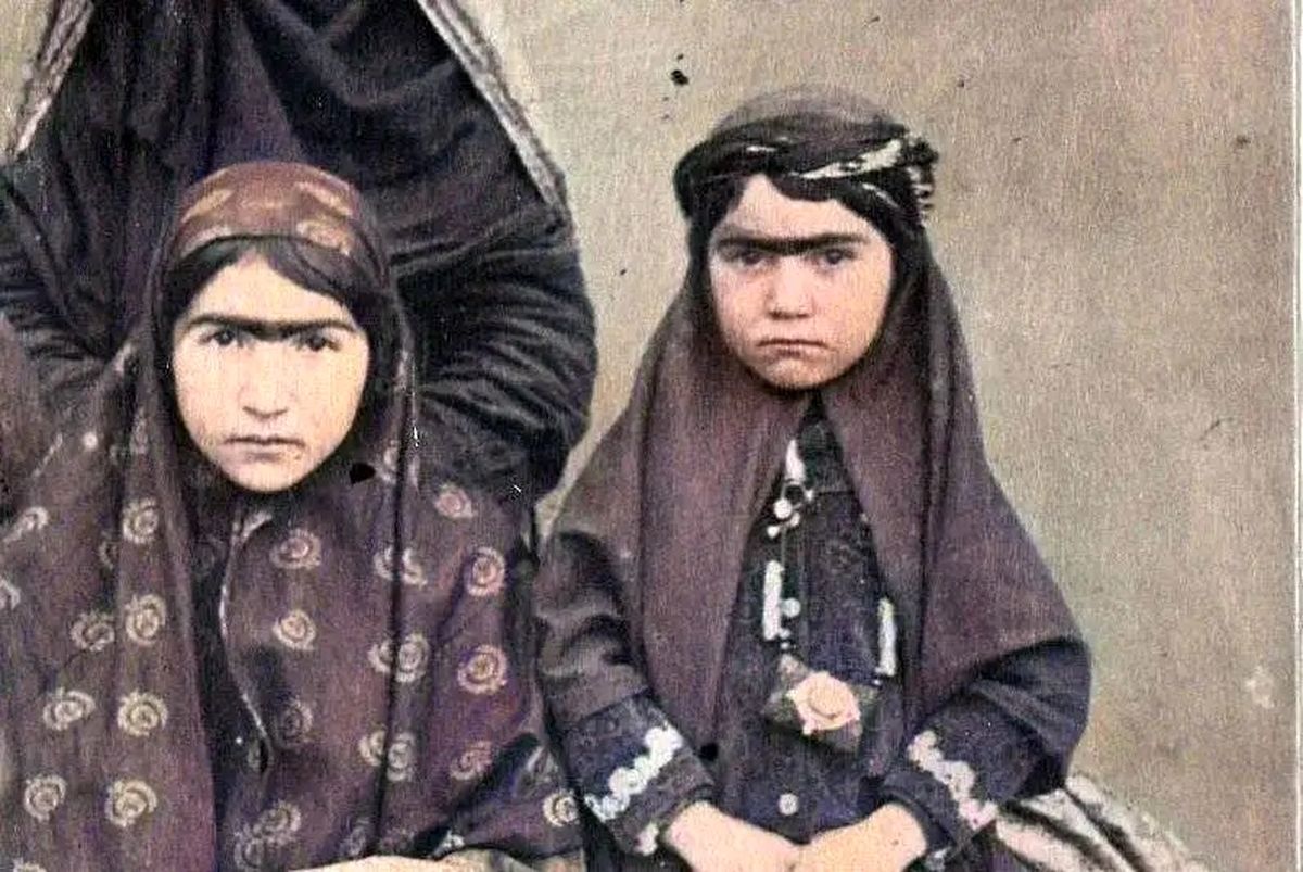 تصویری نادر از زن شپشگیر قاجاری؛ بازتابی از باورهای بهداشتی و اجتماعی آن دوران