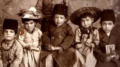 سفر به تاریخ؛ کودکان اشراف‌زادۀ قاجاری کنار سگ‌هایشان؛ یک قرن قبل