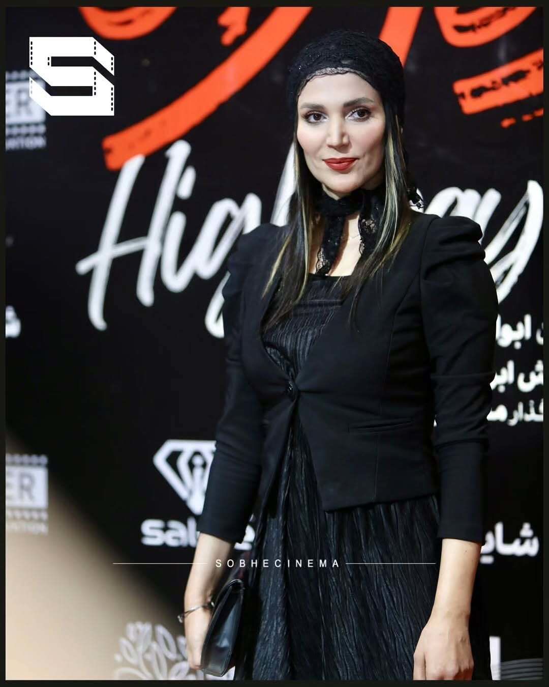مونا سعیدپور