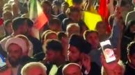 تصویر رهبر انقلاب بر روی گوشی تجمع‌کنندگان امشب میدان فلسطین تهران + ویدیو