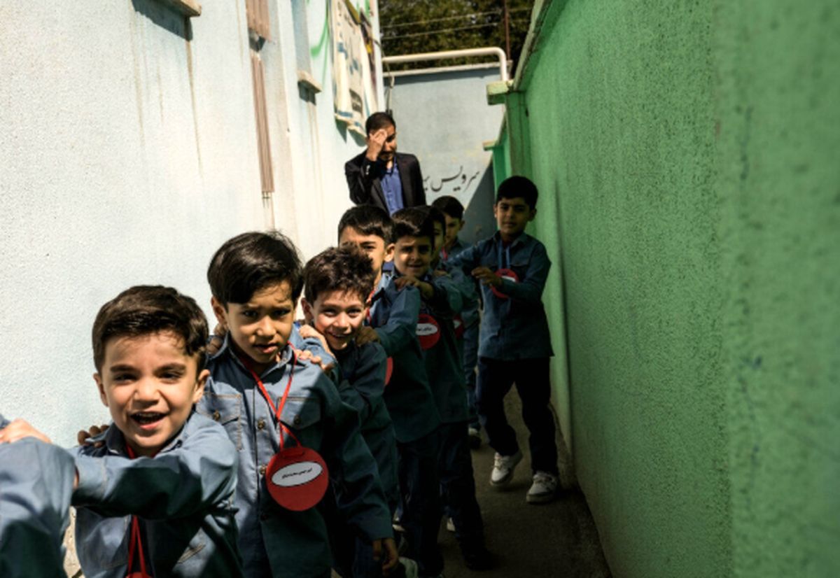 ببینید | دردسر رقص دستجمعی در یک مدرسه پسرانه!