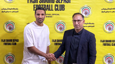 پیروز قربانی: بازیکن ما روی زمین افتاده بود، پرسپولیس گل زد!