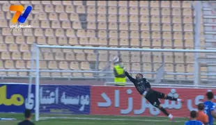 شوت تماشایی و گل اول پادیاب به استقلال توسط فریبرز یوسفی
