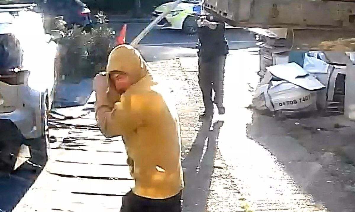 ویدئو | لحظه دستگیری مرد شمشیربهدست توسط پلیس لندن