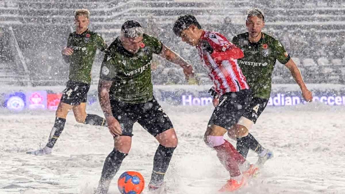 4 ساعت مسابقه فینال در طوفان برفی شدید