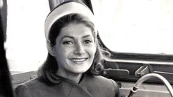 شهناز پهلوی ۴ ساله پشت فرمان ماشین پدری