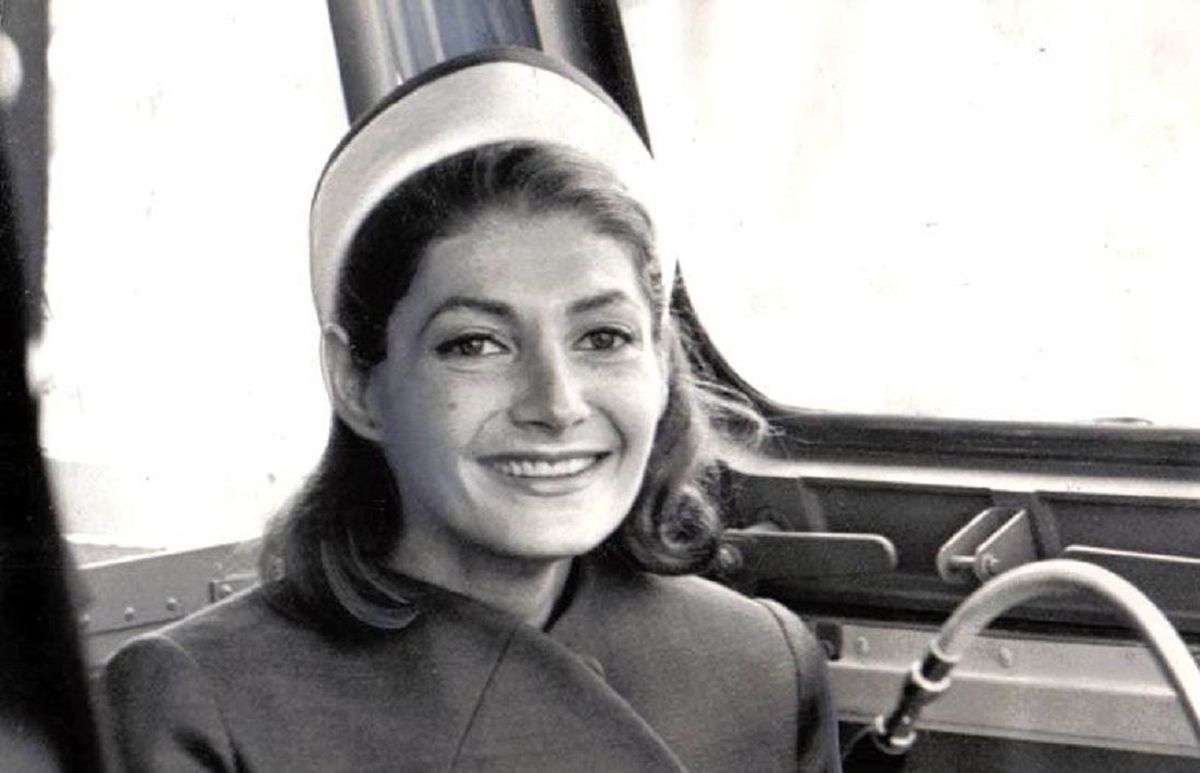 شهناز پهلوی ۴ ساله پشت فرمان ماشین پدری
