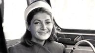 شهناز پهلوی ۴ ساله پشت فرمان ماشین پدری