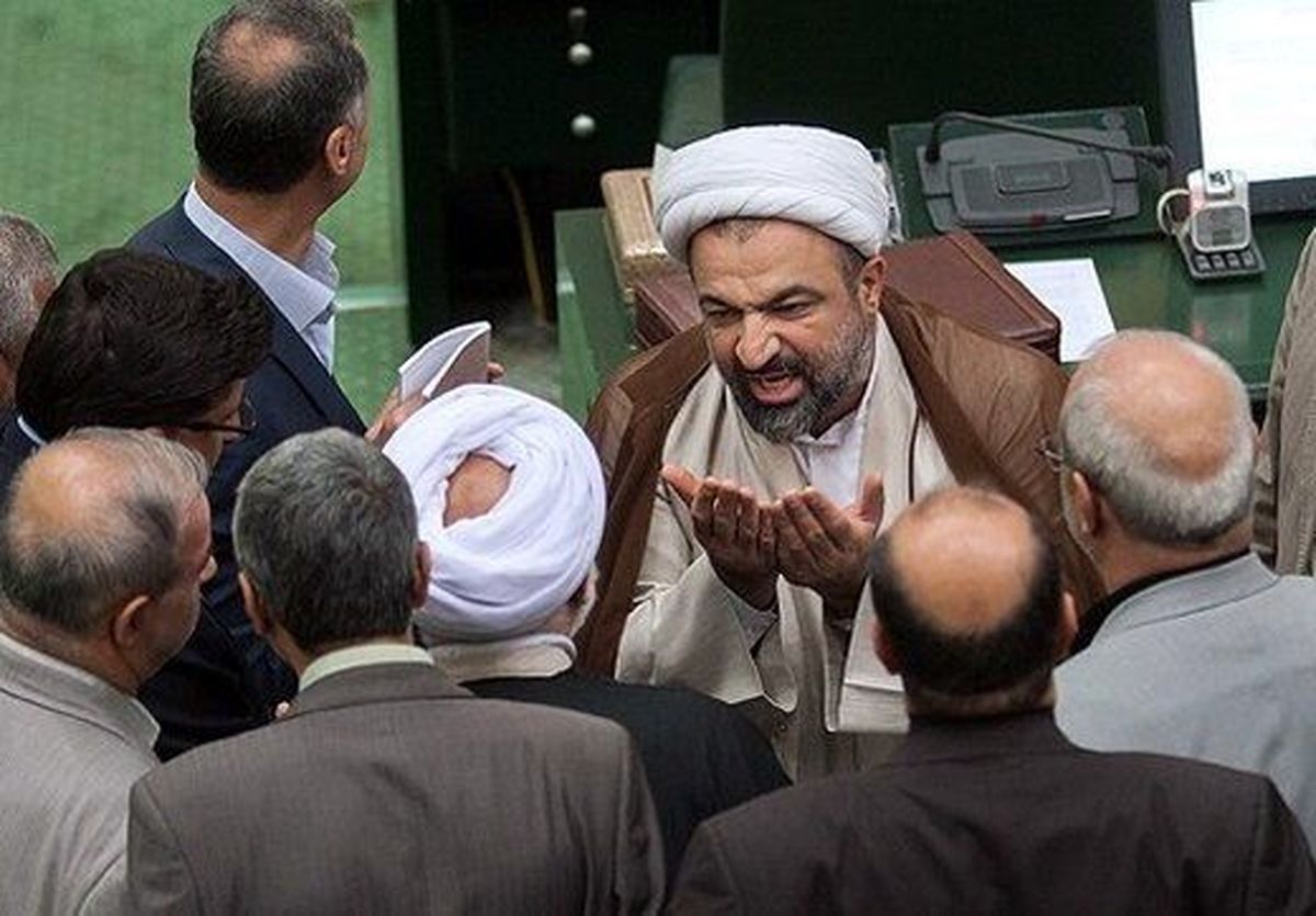 تنش در مجلس؛ رسایی میگوید ظریف مجلس را مسخره میکند
