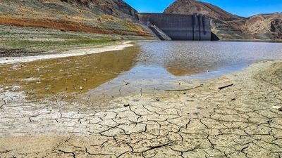 آب رفت، زندگی بی‌رنگ شد