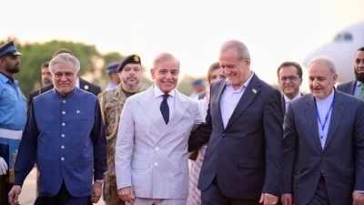 شباهت باورنکردنی رییس‌جمهور سابق به مادرش/ عکس