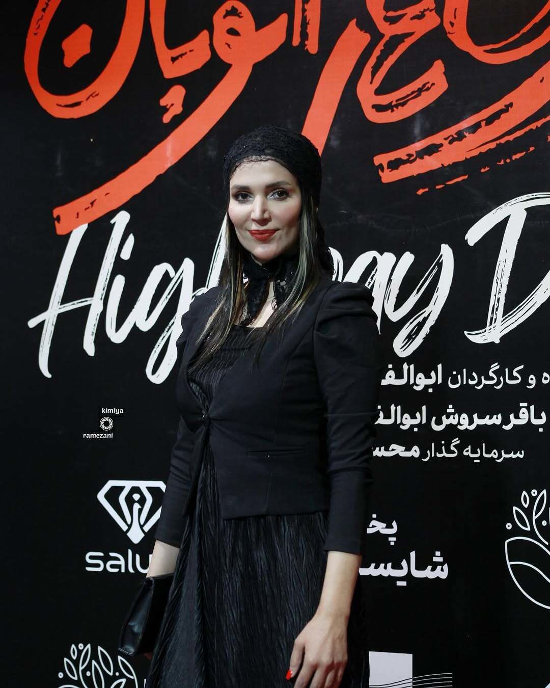 مونا سعیدپور