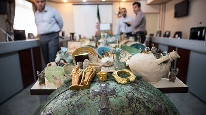 دستگیری قاچاقچی اشیاء عتیقه‌ چند هزار ساله‌