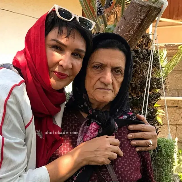 عکس مینا نوروزی و مادرش