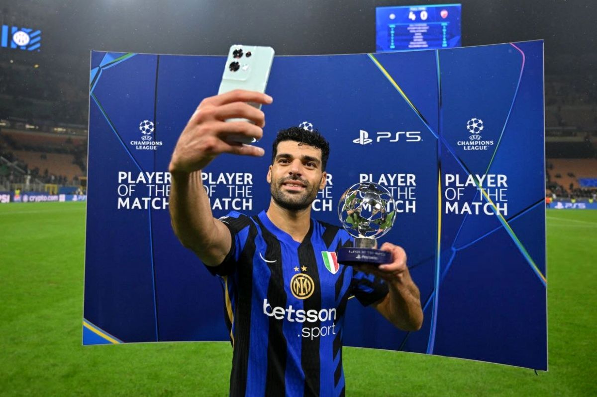 پوستر AFC ، با درخشش طارمی