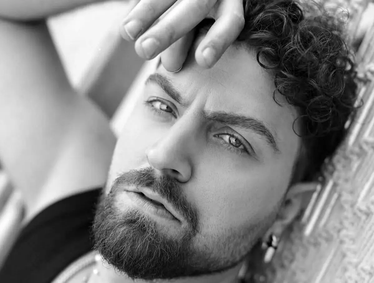 جشن تولد امیرحسین فتحی، کامیار سریال شغال / کیکی با مجسمه اسکار