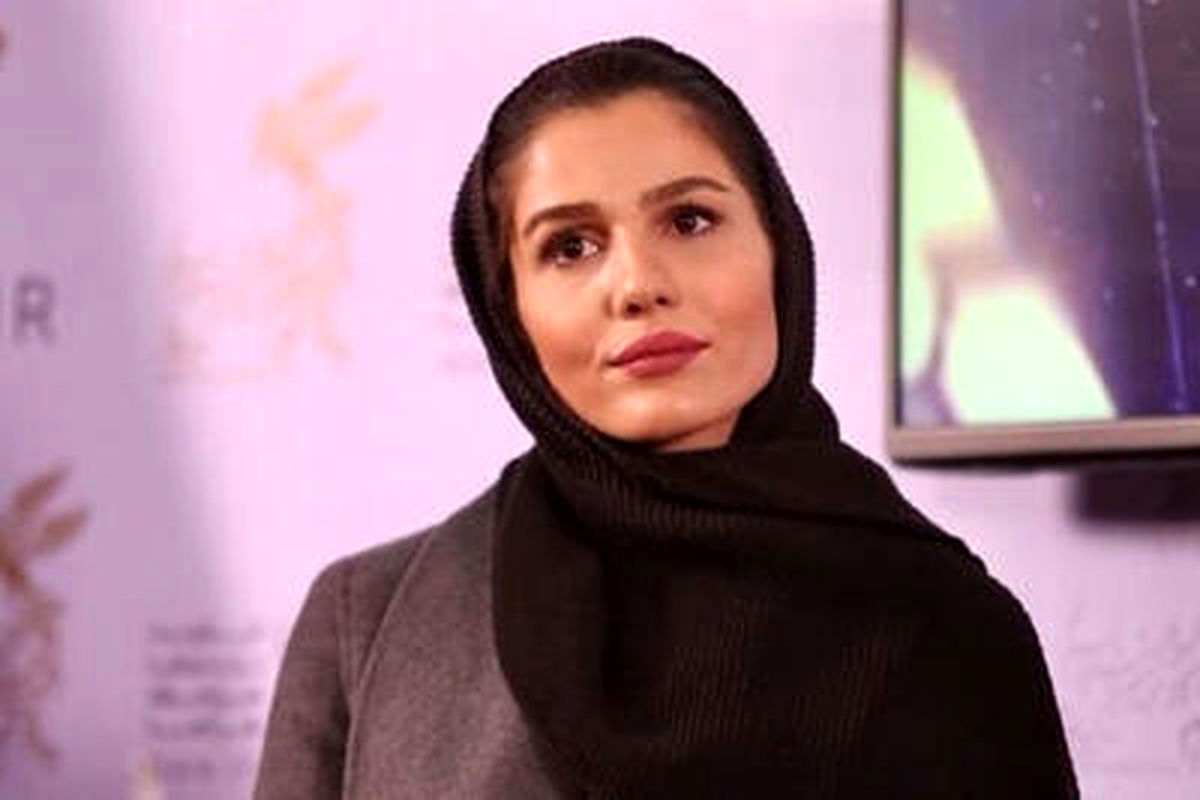 عکس کیوت و عروسکی مرجان اتفاقیان بازیگر کنکل کنار برج ایفل