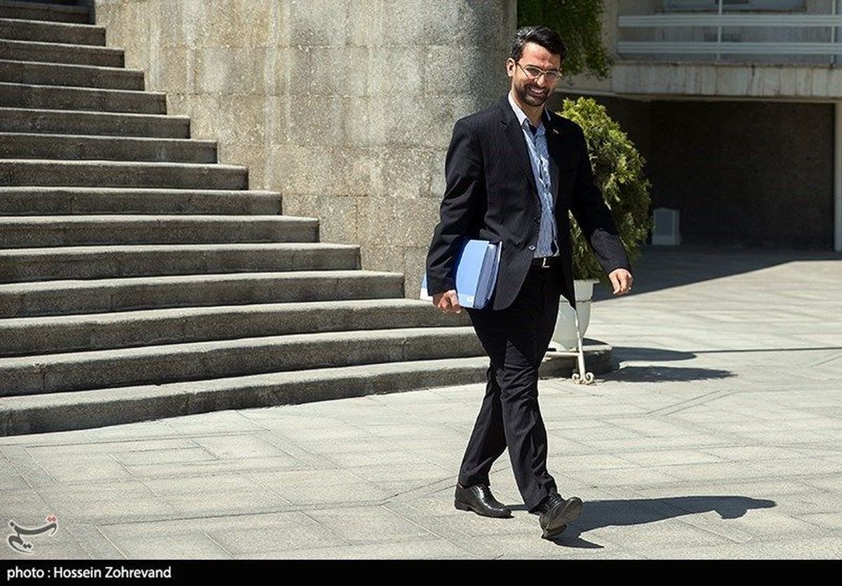 طعنه آذری جهرمی به «پیرمردان پرحاشیه سیاست ایران»