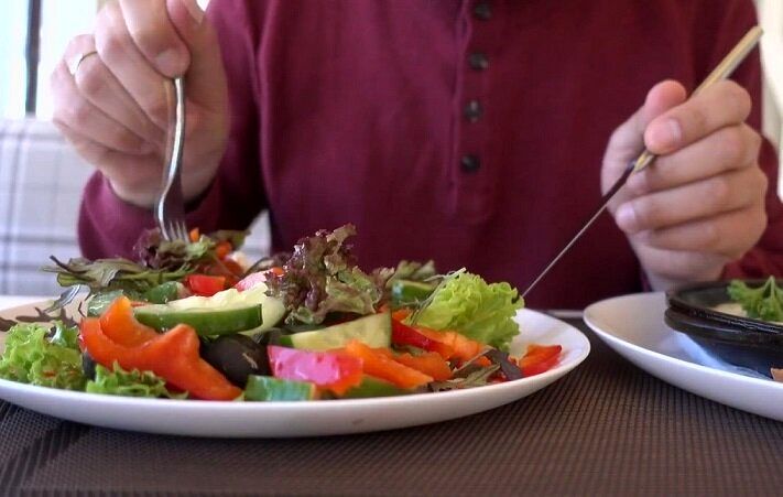 چه شد که غذاهای طبیعی و سالم برای نسل جدید بی‌مزه و کسل‌کننده شدند؟/ نقش مهم مغز در تربیت ذائقه