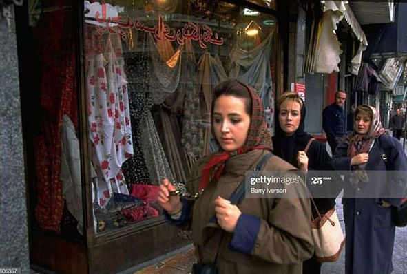 قاب تاریخ| مدرسه علوی،‌‌ فورد تاروس، تهران دهه 70 و...