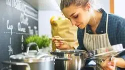 این اشتباهات آشپزی طعم غذای شما را خراب می‌کنند!