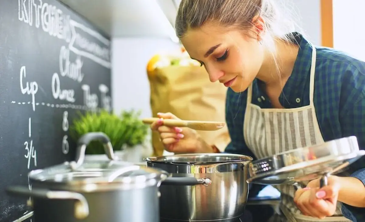 این اشتباهات آشپزی طعم غذای شما را خراب می‌کنند!