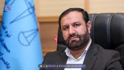 لحظه ورود رهبری به مراسم شام شهادت حضرت زهرا (س) + فیلم