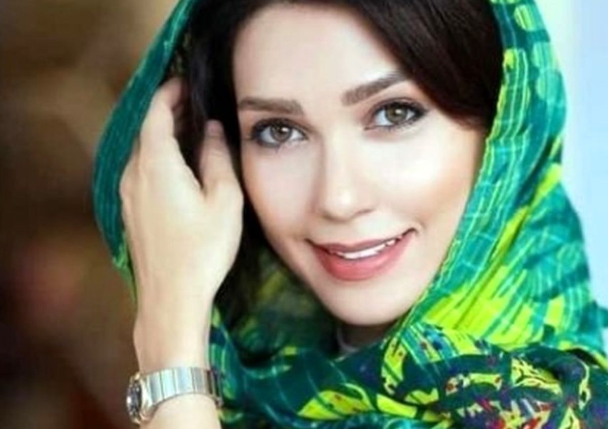 شهرزاد کمال زاده، خوش پوشتر و شیکتر از همیشه/ با این شومیز و دامن شیک انگار از فیلما اومده بیرون