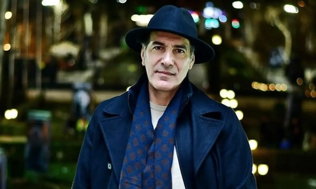 نگاهی به سلیقه همسر بهنام تشکر در چیدمان خانه مشترکشان؛ از شلوغ کردن فضای اطراف ناهاخوری با لوازم دکوری تا مبلمان قدیمی و استفاده از لوستر ژاپنی در ورودی خانه