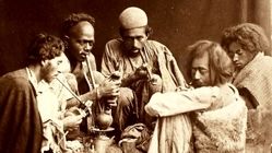 سفر به عصر قاجار؛ قماربازی در نزدیک دروازده دولاب