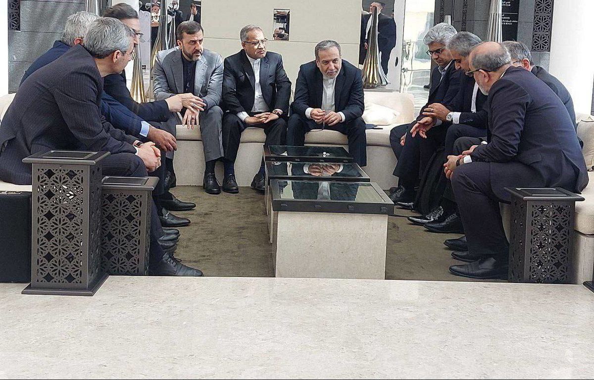 اولین عکس هیات ایرانی در مسقط پیش از آغاز مذاکرات ایران و آمریکا