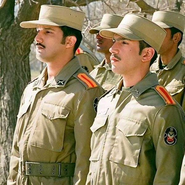 ارسطو خوش‌رزم در سریال یک مشت پر عقاب
