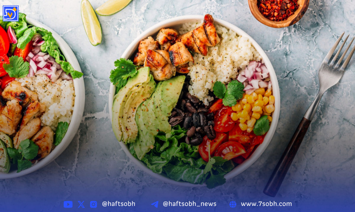 یک سالاد پرپروتئین و مقوی؛ طرز تهیه سالاد مرغ با مغزها