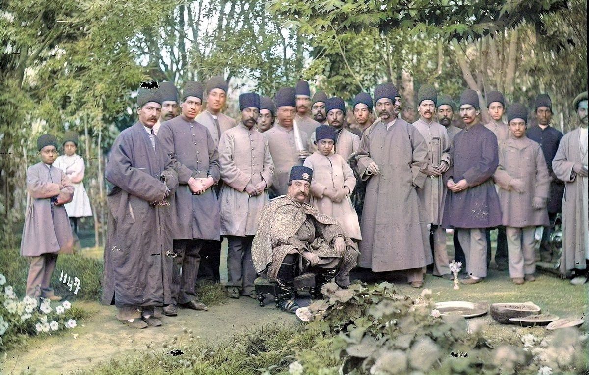 ناصرالدین شاه در حال گردش و تفریح8